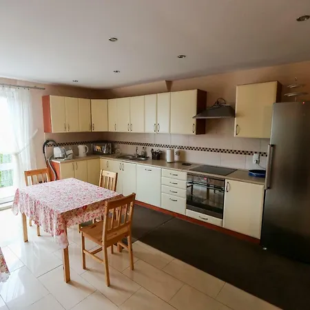 Goscinne Niedzwiedz *